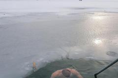 eisbaden-untertauchen